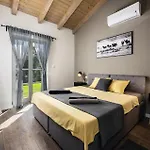 Сasa de vacaciones Acorn Pula